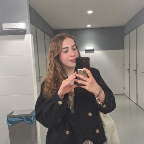 Roos, Babysitter in Elst