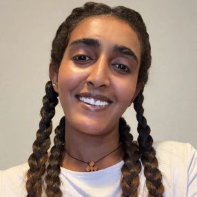 Tizita Teshome, Oppas in Ijmuiden
