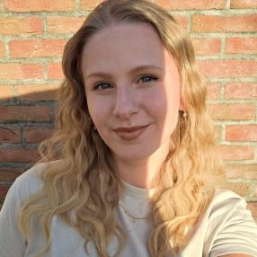 Marieke, Oppas in Born