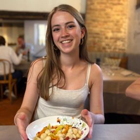 Esmée, Oppas in Kampen