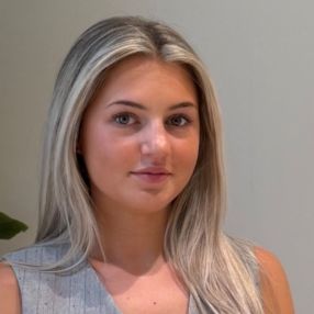 Roxanne, Babysitter in Valkenburg