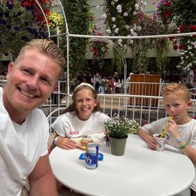 Niels, Gezin in Stede Broec