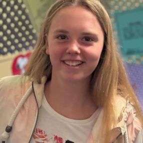 Mirthe, Babysitter in Haren