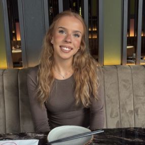 Noa, Babysitter in Weert