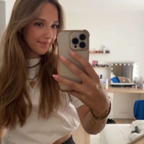 Sara, Babysitter in Nijverdal
