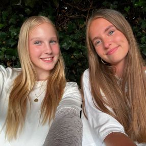 Brasha en Tara, Oppas in Schipluiden