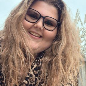 Esmeralda, Oppas in Nieuw-Vennep