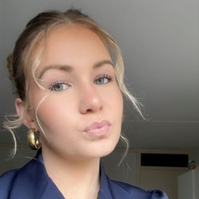 Sanne, Oppas in Almelo