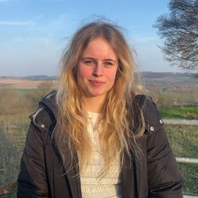 Sanne, Babysitter in Hurdegaryp