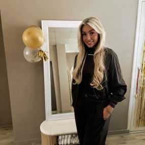 Charell, Babysitter in Goor