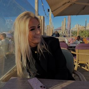 Ivana, Oppas in Poeldijk