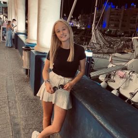 Josine, Oppas in Echt-Susteren