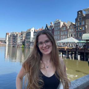 Jasmijn, Babysitter in Meppel