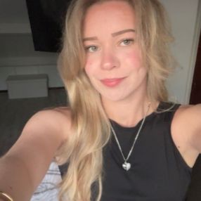 Esmée, Oppas in Almelo