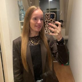 Julie, Babysitter in Sleeuwijk