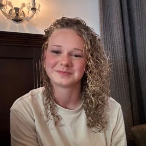Roos, Oppas in Doetinchem