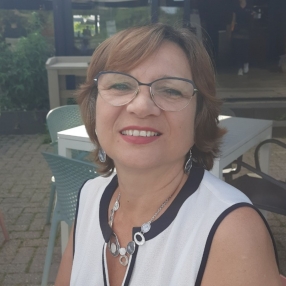 Valentyna, Babysitter in Hoogvliet