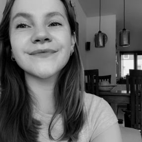 Esmee, Oppas in Oud-Beijerland