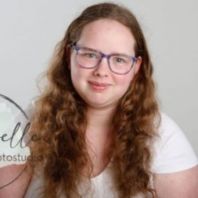 Rowana, Babysitter in Elst