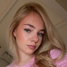 Kristel, Babysitter in Goor