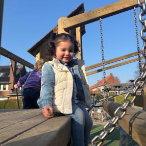 Naomi, Gezin in Hilversum