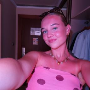 Esmee, Babysitter in Genemuiden