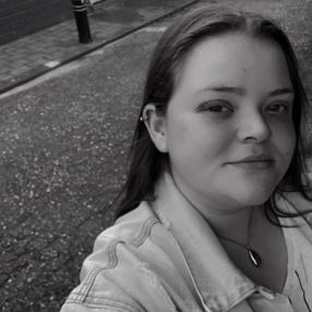 Ashley, Oppas in Valkenburg