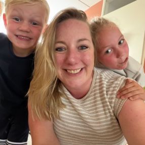 Sandra, Gezin in Almelo