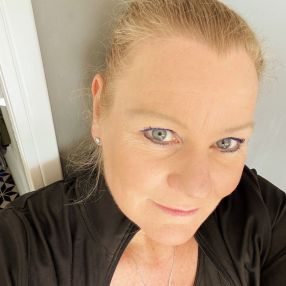 Nicole, Oppas in Leidschendam