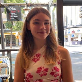 Femke, Babysitter in Bergen