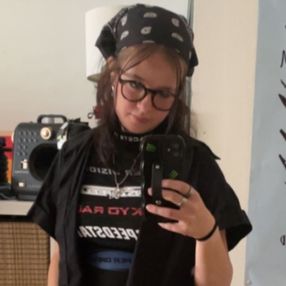 Babet, Babysitter in Cadier en Keer