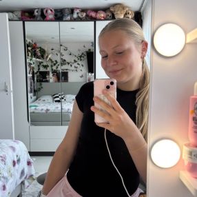 Sanne, Oppas in Julianadorp