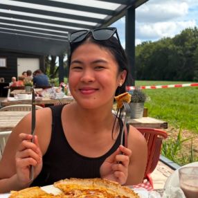 Ivy, Oppas in Naarden