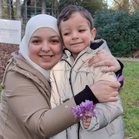Ayat, Gezin in Baarn