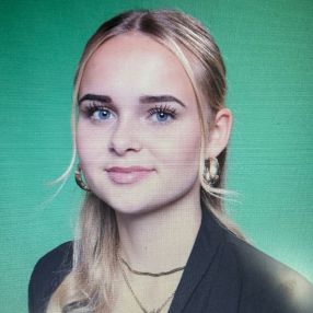 Sanne, Babysitter in Joure