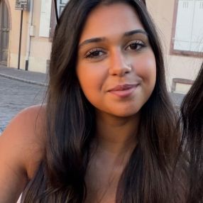 Alysia, Babysitter in Muiden