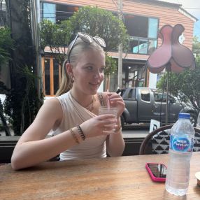Leki, Babysitter in Baarle-Nassau