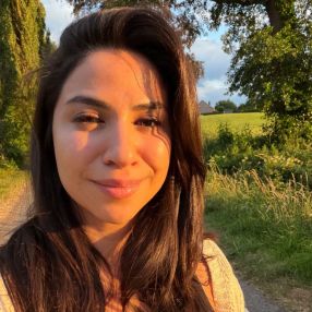 Elnaz, Babysitter in Veldhoven
