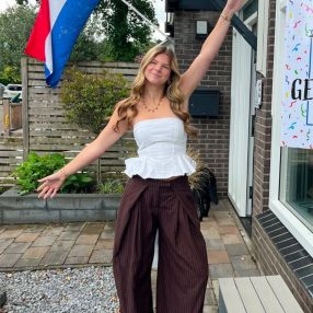 Esmee, Oppas in Almelo
