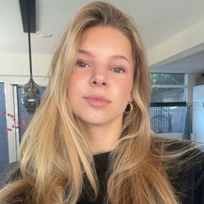 Esmee, Oppas in Almelo