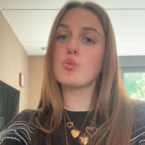 Julia, Babysitter in Putten