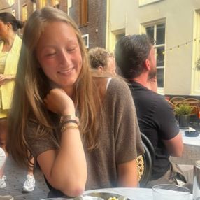 Tess, Babysitter in Hattem