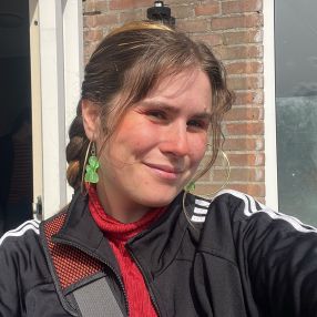 Lucía, Oppas in Roosendaal