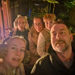 Zareena, Gezin in Nieuw-Buinen