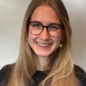 Renée, Oppas in Bergen op Zoom