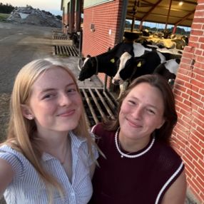 Merel en Jara, Oppas in Borne