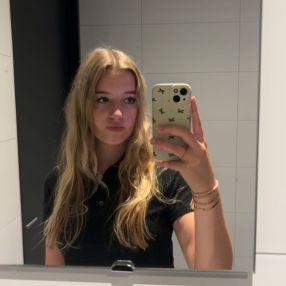 Elin, Babysitter in Almelo