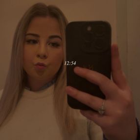 Naomi, Babysitter in Lienden