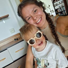 Dewi, Gezin in Woerden