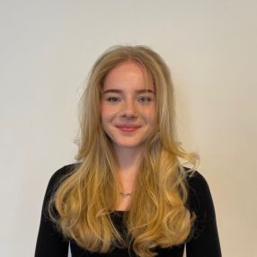 Naomi, Babysitter in Bovenkarspel